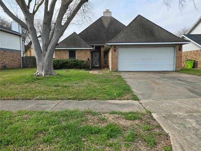 property at 1818 Pine Hollow Dr