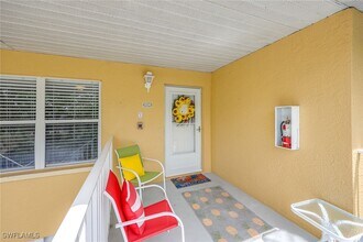 1210 Yesica Ann Cir in Naples, FL - Foto de edificio - Building Photo