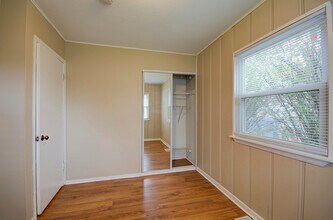 1902 Inner Cir Dr in Crest Hill, IL - Building Photo - Building Photo