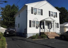 26 Hazael St in Providence, RI - Building Photo