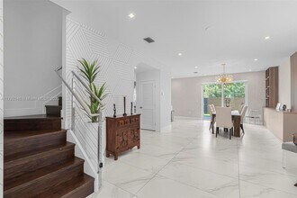 10373 NW 68th Terrace in Doral, FL - Building Photo - Building Photo