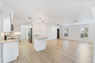799 NW 7th Dr in Boca Raton, FL - Building Photo - Building Photo