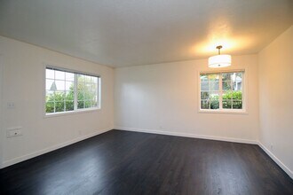 5535-5535 SE 17th Ave in Portland, OR - Building Photo - Building Photo