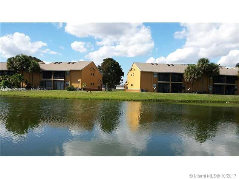 2511 NW 56th Ave in Lauderhill, FL - Building Photo