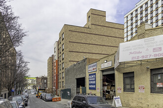 New Roads Plaza in Bronx, NY - Building Photo - Building Photo