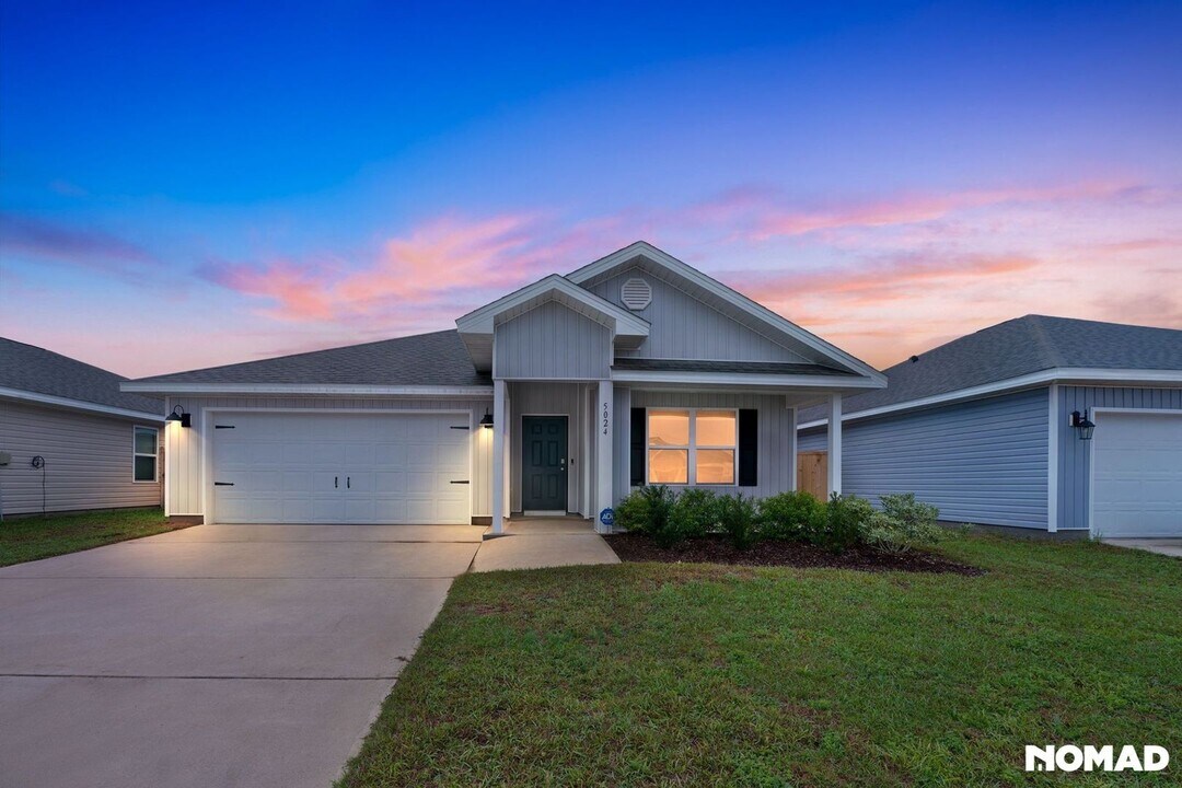 5024 Rivergrass Dr in Panama City, FL - Building Photo