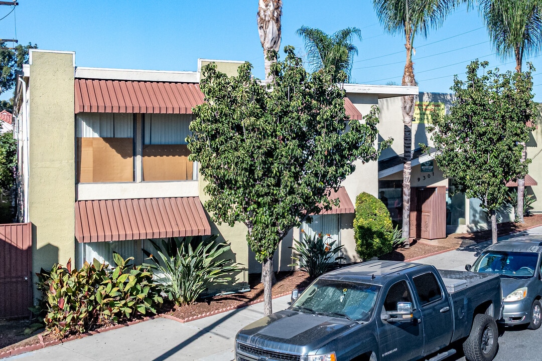 9301 Atlantic Ave in South Gate, CA - Building Photo