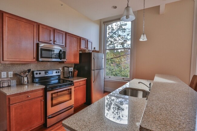 Hendrick Hudson in Troy, NY - Foto de edificio - Building Photo