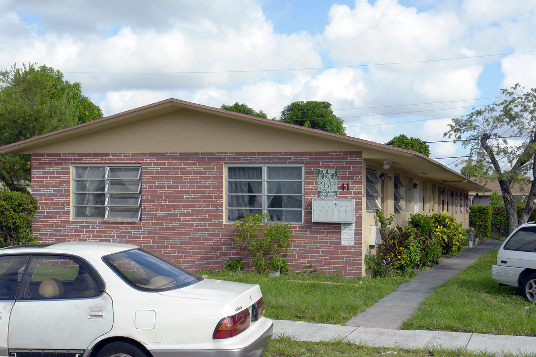 41 W 31st St in Hialeah, FL - Building Photo