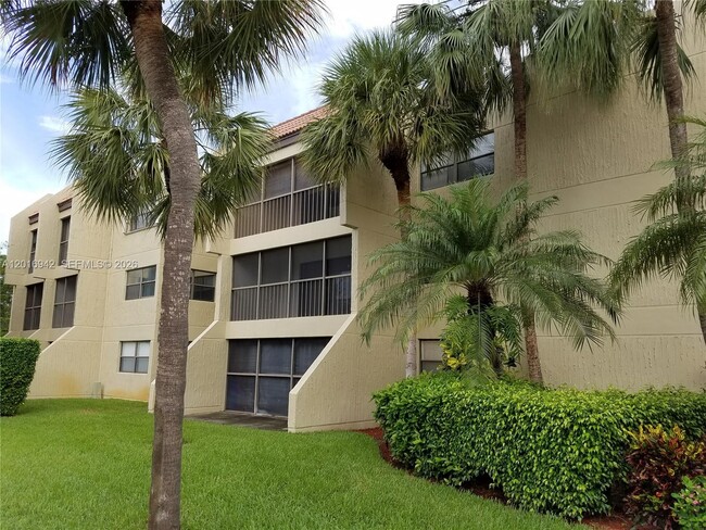 220 Lakeview Dr