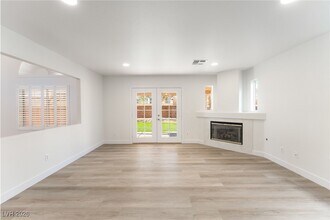 1813 Navajo Lake Way in Las Vegas, NV - Building Photo - Building Photo