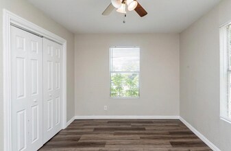 5633 Curzon Ave in Fort Worth, TX - Foto de edificio - Building Photo