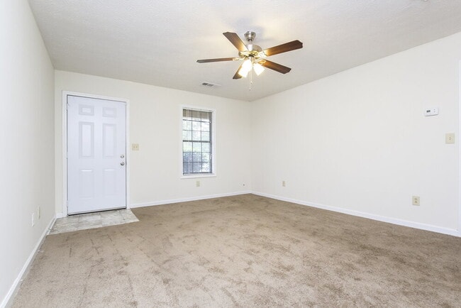 318 Freeport Dr in Lawrenceville, GA - Building Photo - Building Photo