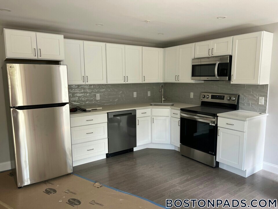 328 Bank St in Harwich, MA - Building Photo