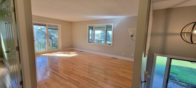 8892 Sunset W in Traverse City, MI - Building Photo - Building Photo