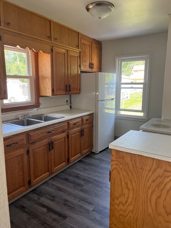 7003 Madison Ave in Urbandale, IA - Building Photo - Building Photo