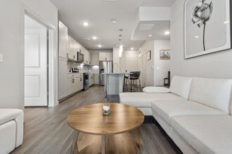 5820 1/2 Cameron Rd in Austin, TX - Foto de edificio - Building Photo