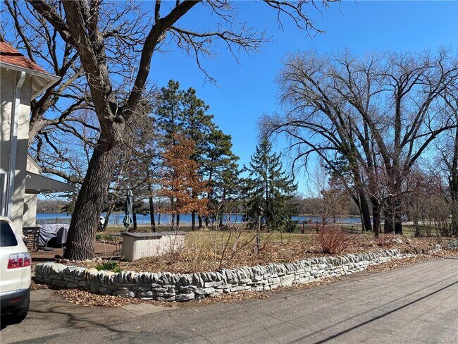 1189 Hawthorne Ave E in St. Paul, MN - Building Photo - Building Photo