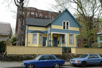 239 NW 20th Ave in Portland, OR - Building Photo - Building Photo