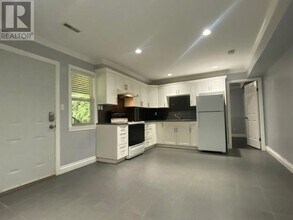 1918 Iron Ct in North Vancouver, BC - Building Photo - Building Photo