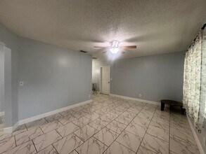 4520 W Paris St in Tampa, FL - Building Photo - Building Photo