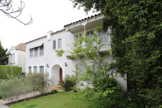 237 S Elm Dr in Beverly Hills, CA - Building Photo - Building Photo