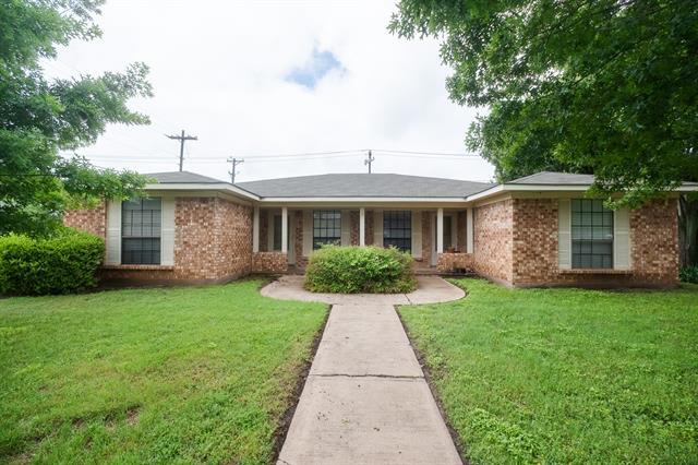 1056 Cottonwood Trail in Benbrook, TX - Building Photo
