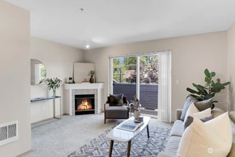 1001 W Casino Rd in Everett, WA - Foto de edificio - Building Photo