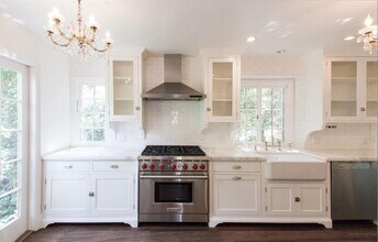 3915 Benedict Canyon Dr in Sherman Oaks, CA - Building Photo - Building Photo