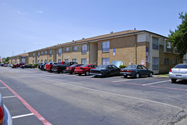 Woodgate Apartment in Garland, TX - Building Photo - Building Photo