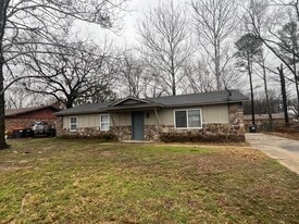 1207 S Hartford Ave in Russellville, AR - Building Photo