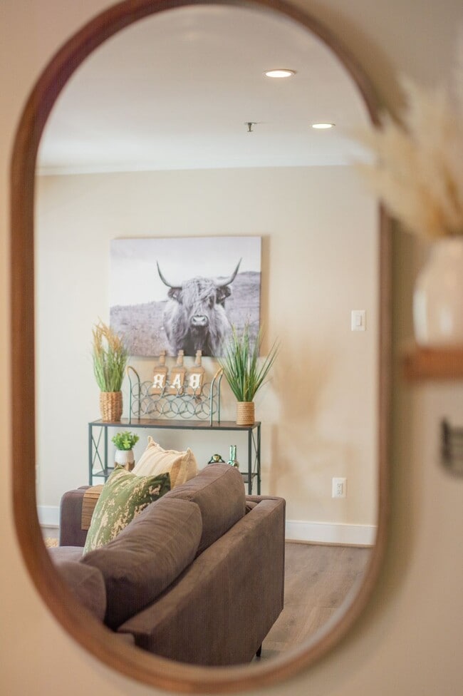 1504 Lincoln Way, Unit 316 in McLean, VA - Foto de edificio - Building Photo