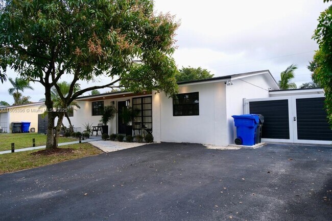 7110 Duval St in Hollywood, FL - Building Photo - Building Photo