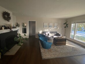 615 Fremont Way in Sacramento, CA - Building Photo - Building Photo