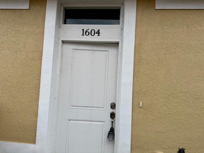 1604 Cumin Dr in Poinciana, FL - Foto de edificio - Building Photo