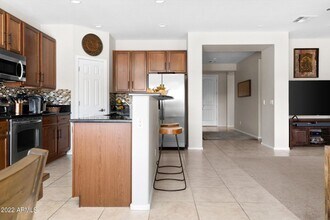 5533 W Cavedale Dr in Phoenix, AZ - Building Photo - Building Photo