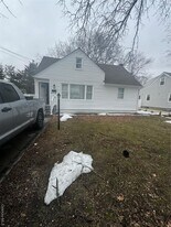 674 Winthrop Dr in Uniondale, NY - Building Photo