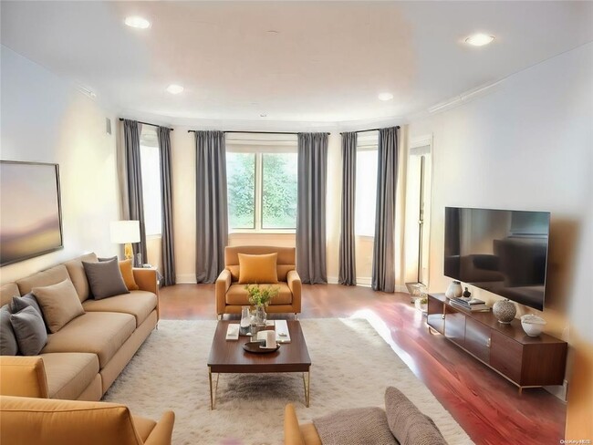 property at 171 Great Neck Rd