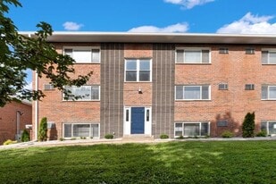 7506 Sussex Ave in Maplewood, MO - Building Photo