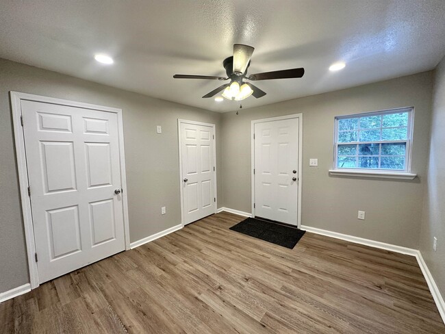 3025 Creekwood Ln in Tallahassee, FL - Building Photo - Building Photo