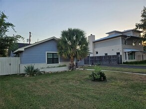 6446 Brookside Dr in Houston, TX - Building Photo - Building Photo