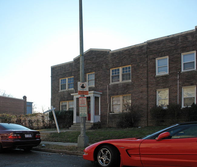 1713 E St NE in Washington, DC - Foto de edificio - Building Photo