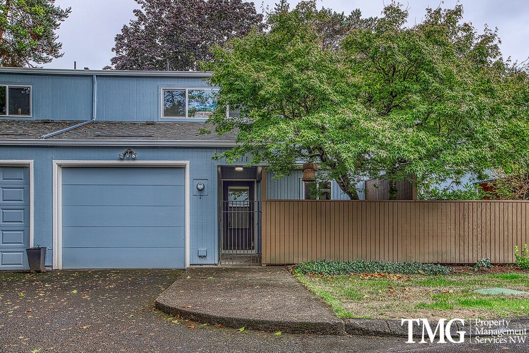 1511 NW Tanasbrook Ct in Beaverton, OR - Building Photo