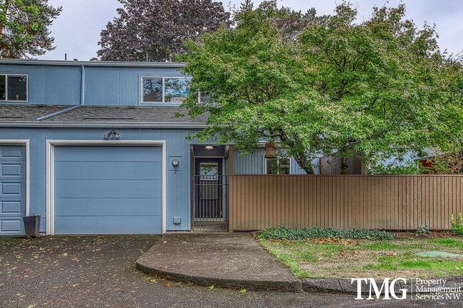 property at 1511 NW Tanasbrook Ct