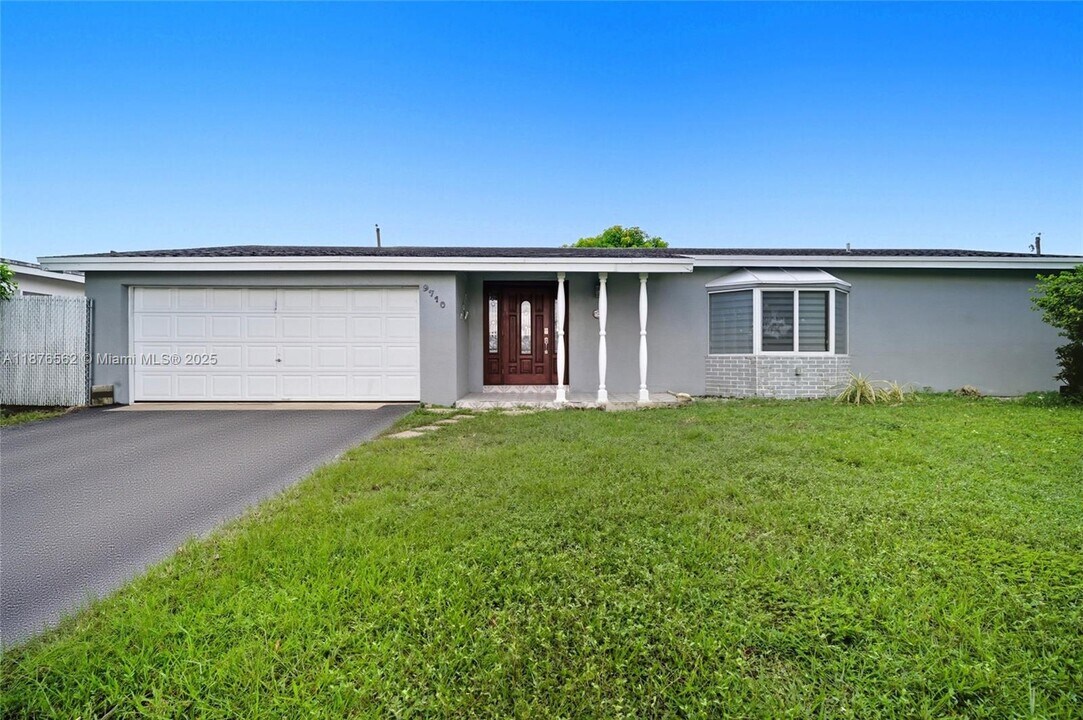 9710 Sunset Strip in Sunrise, FL - Building Photo