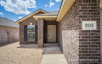 2115 N Avenue L in Lubbock, TX - Foto de edificio - Building Photo