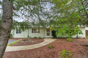 1450 Live Oak Ln in Auburn, CA - Building Photo