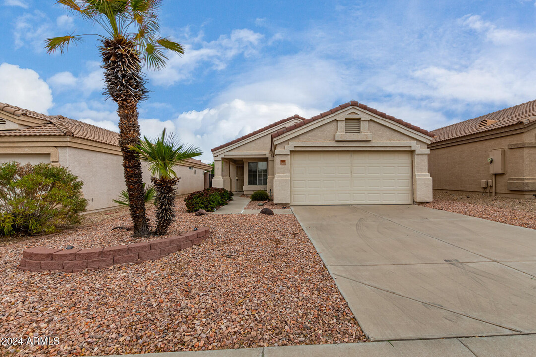 11338 W Austin Thomas Dr in Surprise, AZ - Building Photo