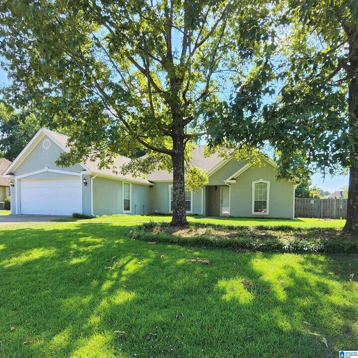 3013 Bowron Rd in Helena, AL - Building Photo