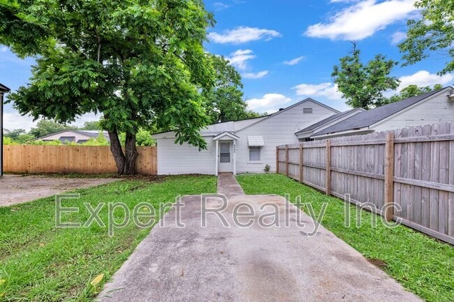 7353 Miami Ave in Leeds, AL - Foto de edificio - Building Photo